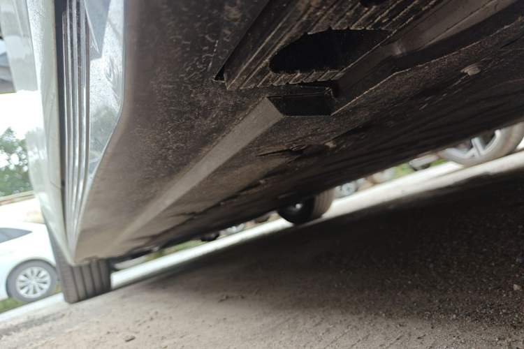 Used Hongqi EH7 2024 820 Pro Left Side Sill