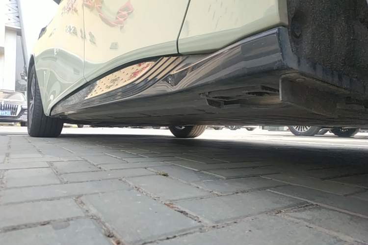 Used Hongqi EH7 2024 820 Pro Left Side Sill