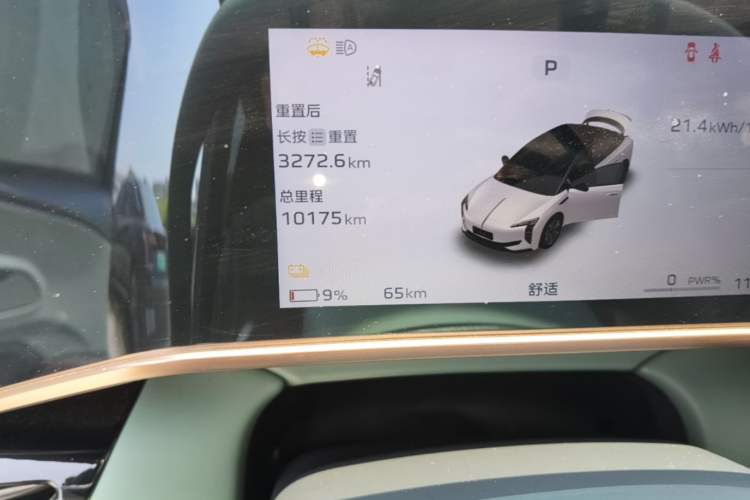 Used Hongqi EH7 2024 760 Pro+ Four-Wheel Drive Version Odometer Close Up