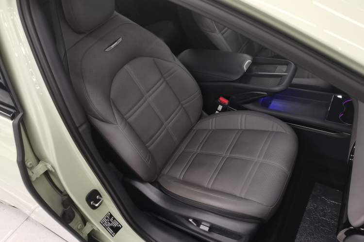 Used Hongqi EH7 2024 690 Pro Right Front Seat