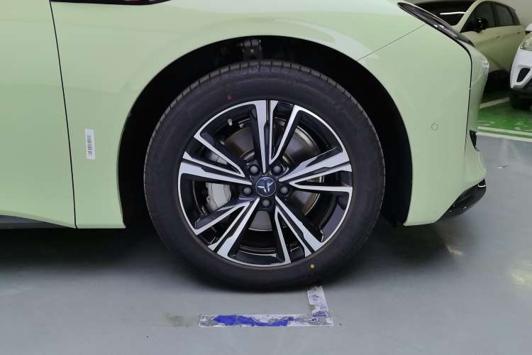 Used Hongqi EH7 2024 690 Pro Right Front Wheel Hub