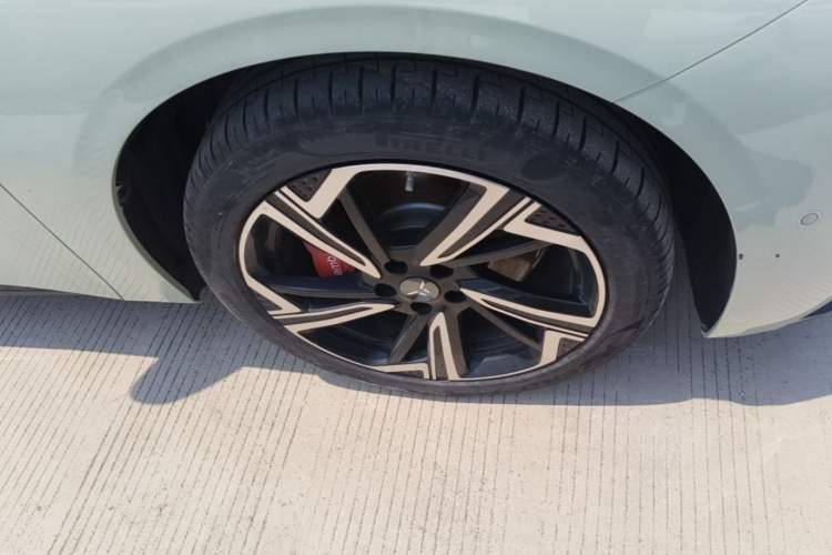 Used Hongqi EH7 2024 760 Pro+ Four-Wheel Drive Version Right Front Wheel Hub