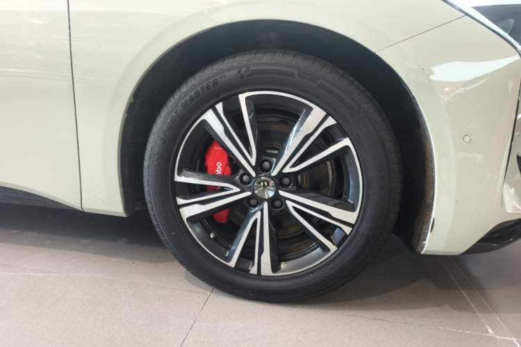 Used Hongqi EH7 2024 760 Pro+ Four-Wheel Drive Version Right Front Wheel Hub