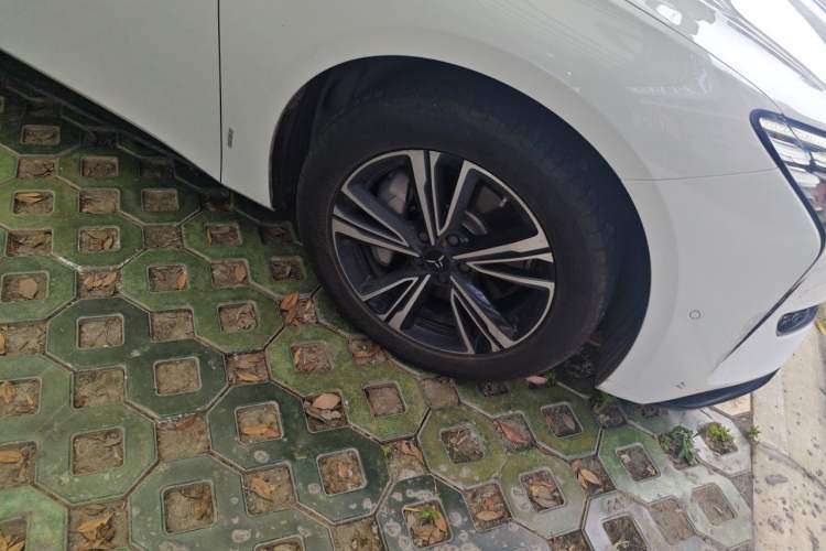 Used Hongqi EH7 2024 600 Pro Right Front Wheel Hub