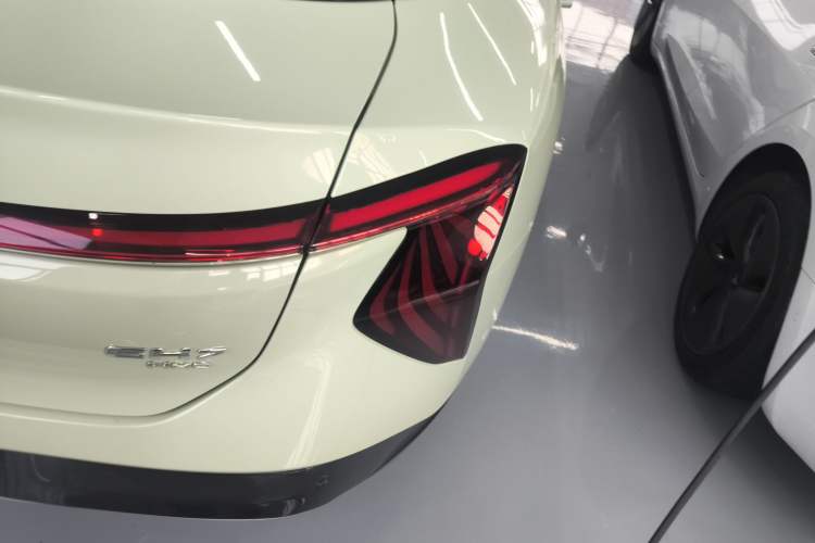Used Hongqi EH7 2024 690 Pro Right Rear Taillight