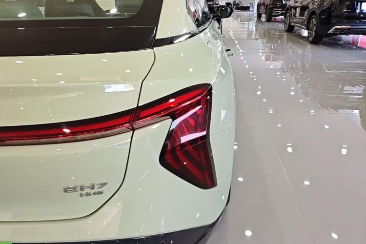 Used Hongqi EH7 2024 760 Pro+ Four-Wheel Drive Version Right Rear Taillight