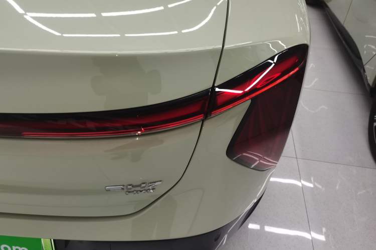 Used Hongqi EH7 2024 640 Pro+ All-Wheel Drive Right Rear Taillight