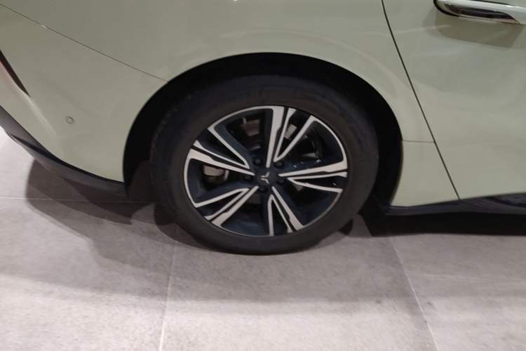 Used Hongqi EH7 2024 690 Pro Right Rear Wheel Hub