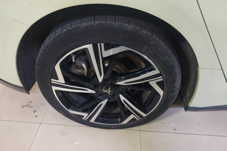 Used Hongqi EH7 2024 760 Pro+ Four-Wheel Drive Version Right Rear Wheel Hub