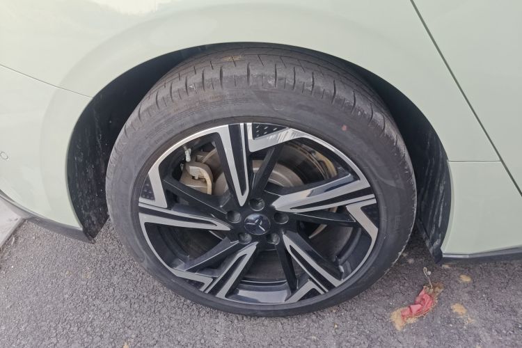Used Hongqi EH7 2024 760 Pro+ Four-Wheel Drive Version Right Rear Wheel Hub