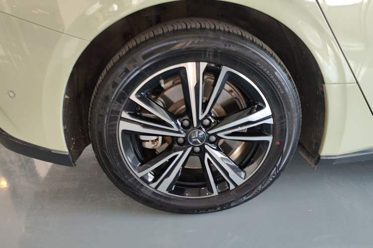Used Hongqi EH7 2024 690 Pro Right Rear Wheel Hub