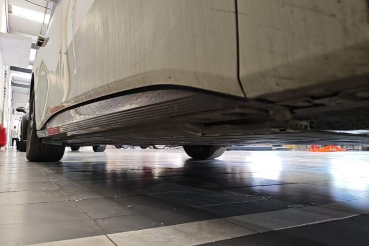 Used Hongqi EH7 2024 820 Pro Right Side Sill