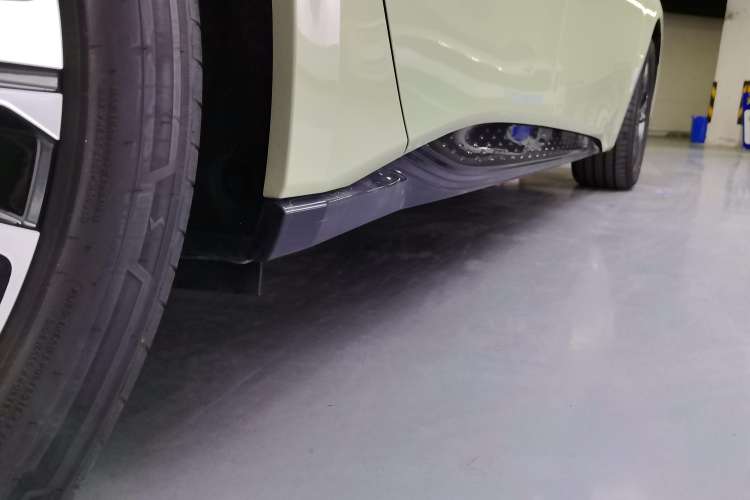 Used Hongqi EH7 2024 690 Pro Right Side Sill