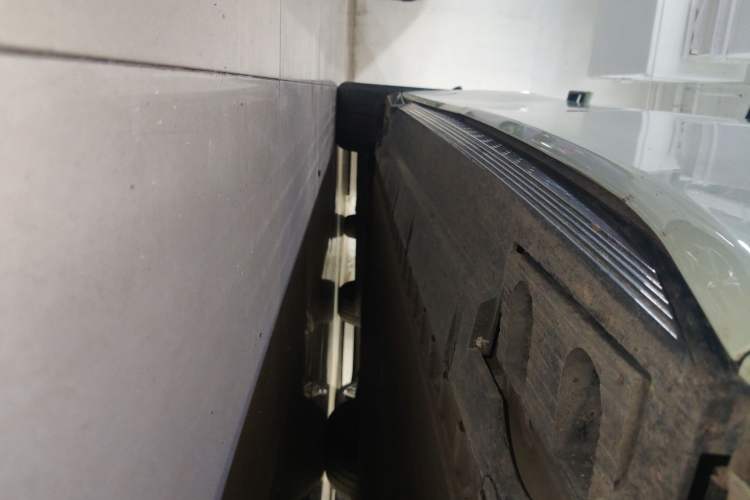 Used Hongqi EH7 2024 760 Pro+ Four-Wheel Drive Version Right Side Sill
