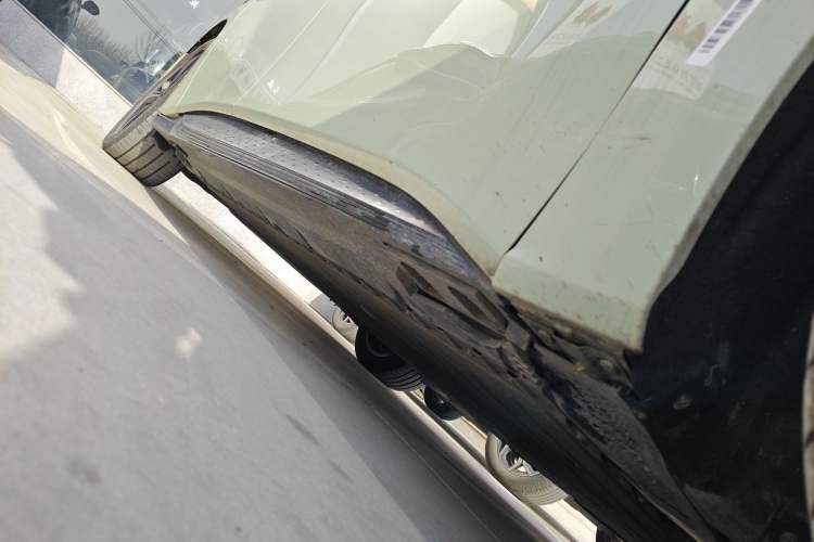 Used Hongqi EH7 2024 690 Pro Right Side Sill