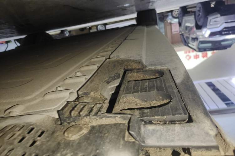 Used Hongqi EH7 2024 820 Pro Right Side Sill