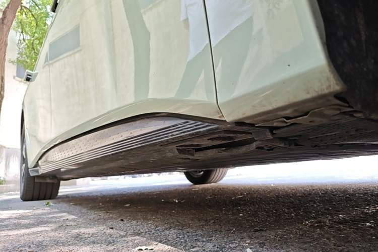 Used Hongqi EH7 2024 820 Pro Right Side Sill