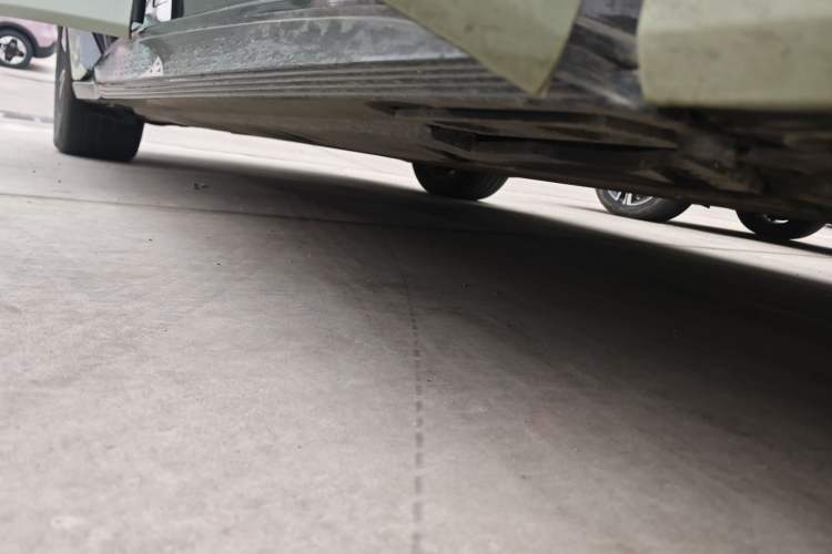Used Hongqi EH7 2024 600 Pro Right Side Sill