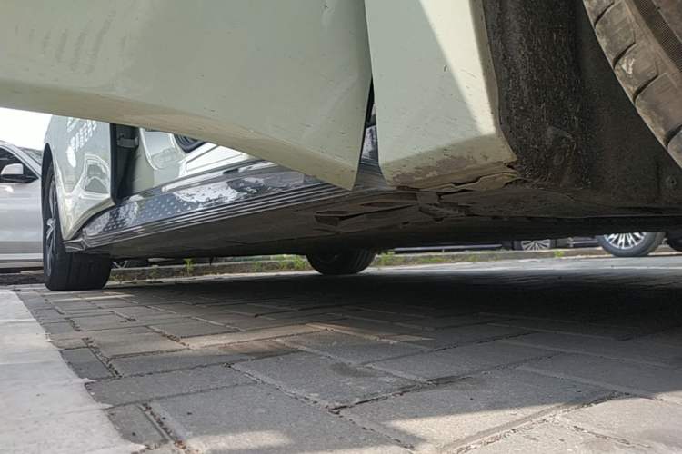 Used Hongqi EH7 2024 820 Pro Right Side Sill