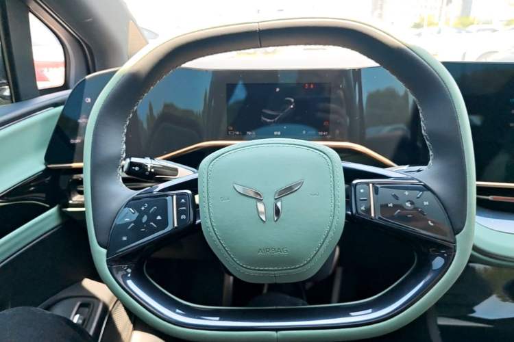 Used Hongqi EH7 2024 760 Pro+ Four-Wheel Drive Version Steering Wheel