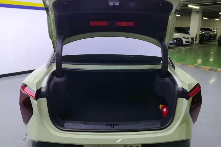 Used Hongqi EH7 2024 690 Pro Trunk
