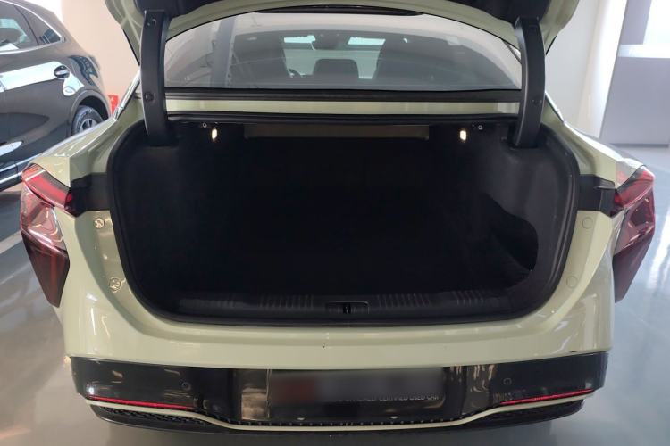 Used Hongqi EH7 2024 690 Pro Trunk