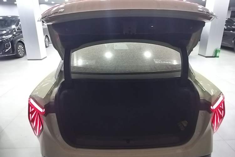 Used Hongqi EH7 2024 760 Pro+ Four-Wheel Drive Version Trunk