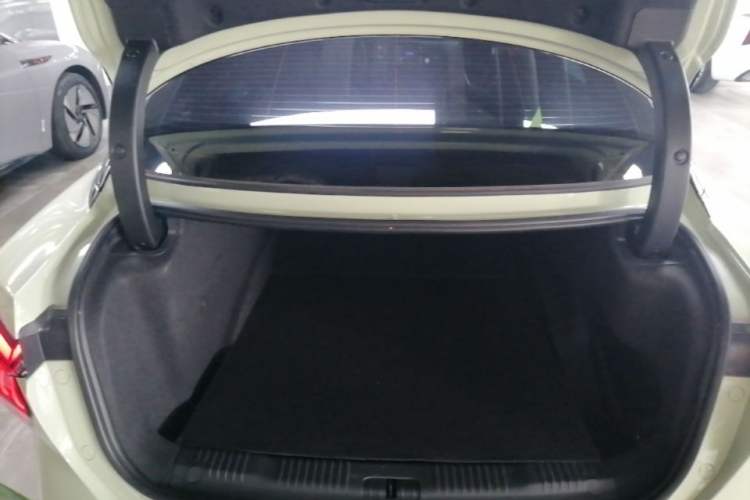 Used Hongqi EH7 2024 820 Pro Trunk