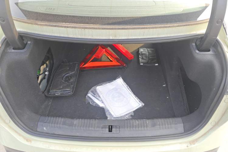 Used Hongqi EH7 2024 690 Pro Trunk