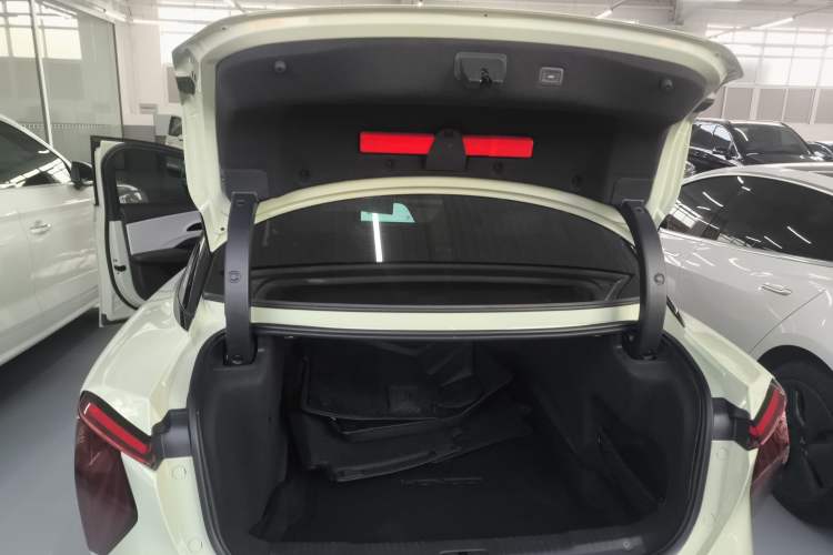 Used Hongqi EH7 2024 690 Pro Trunk