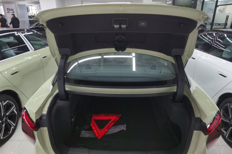Used Hongqi EH7 2024 640 Pro+ All-Wheel Drive Trunk