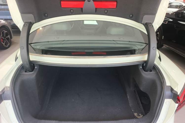 Used Hongqi EH7 2024 760 Pro+ Four-Wheel Drive Version Trunk