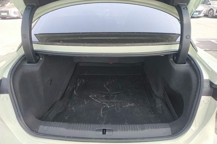 Used Hongqi EH7 2024 820 Pro Trunk