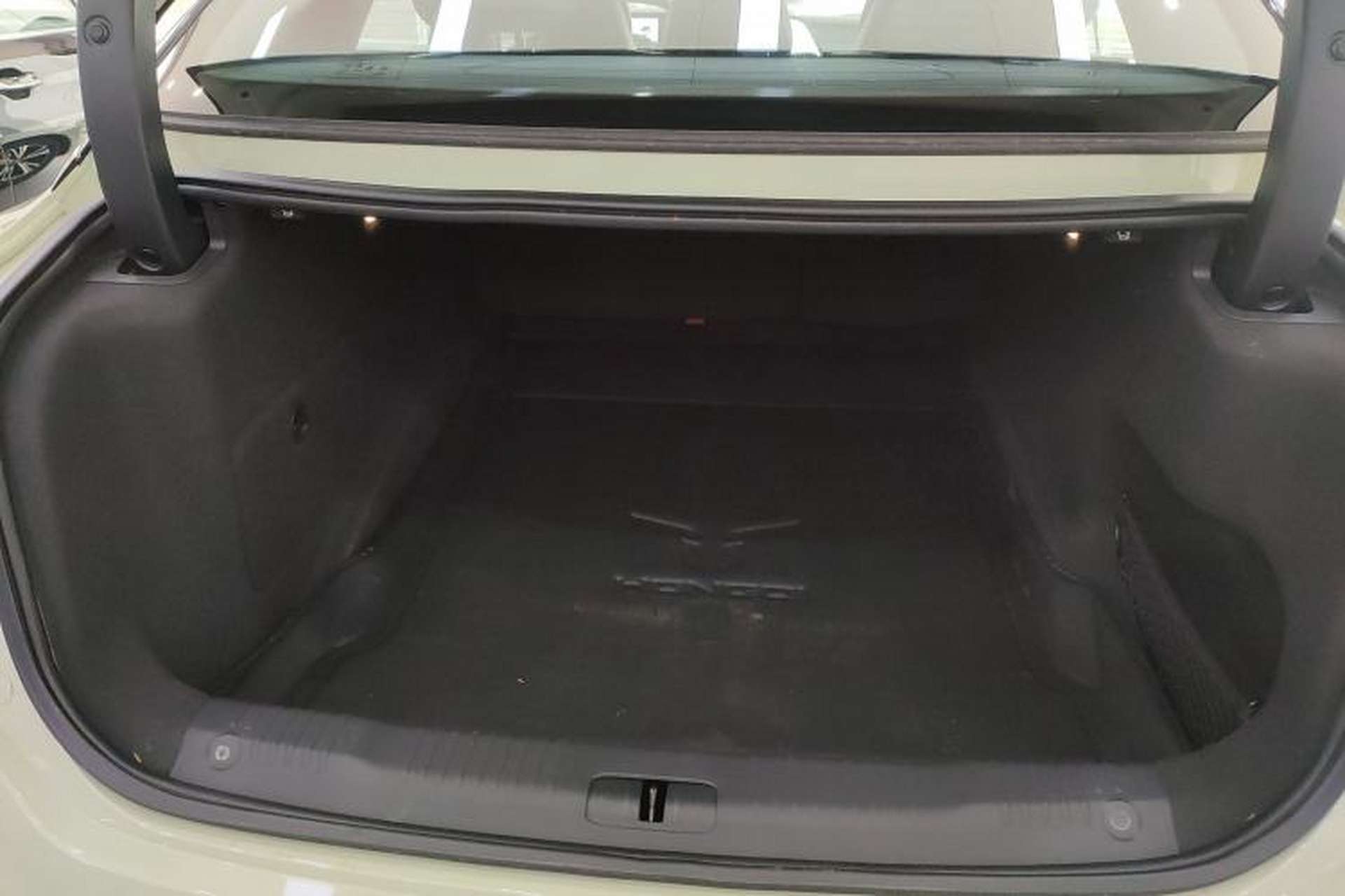 Used Hongqi EH7 2024 820 Pro Honor Edition Trunk