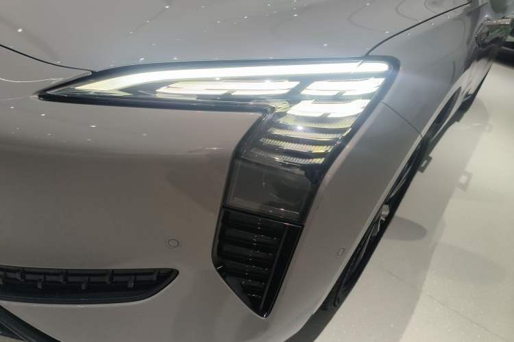Used Hongqi EH7 2024 690 Pro Left Front Headlight