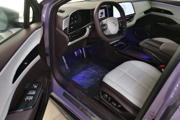 Used Hongqi EH7 2024 690 Pro Interior 1