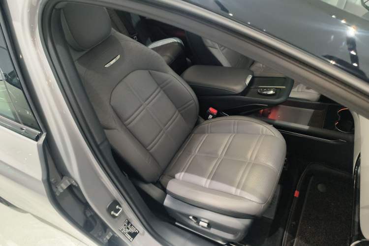 Used Hongqi EH7 2024 690 Pro Right Front Seat