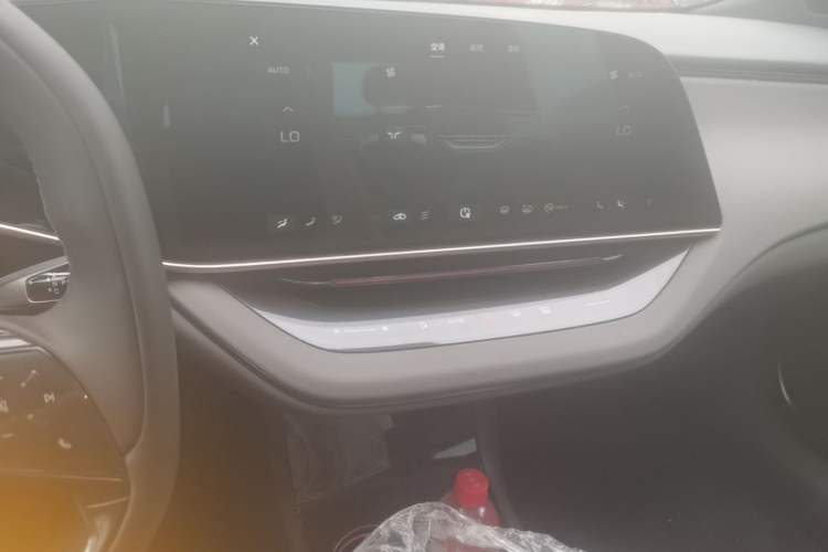 Used Hongqi EH7 2024 760 Pro+ Four-Wheel Drive Version Audio And AC Panel