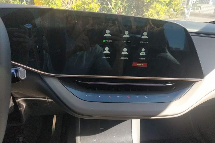 Used Hongqi EH7 2024 690 Pro Audio And AC Panel