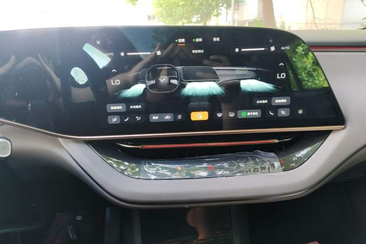 Used Hongqi EH7 2024 760 Pro+ Four-Wheel Drive Version Audio And AC Panel