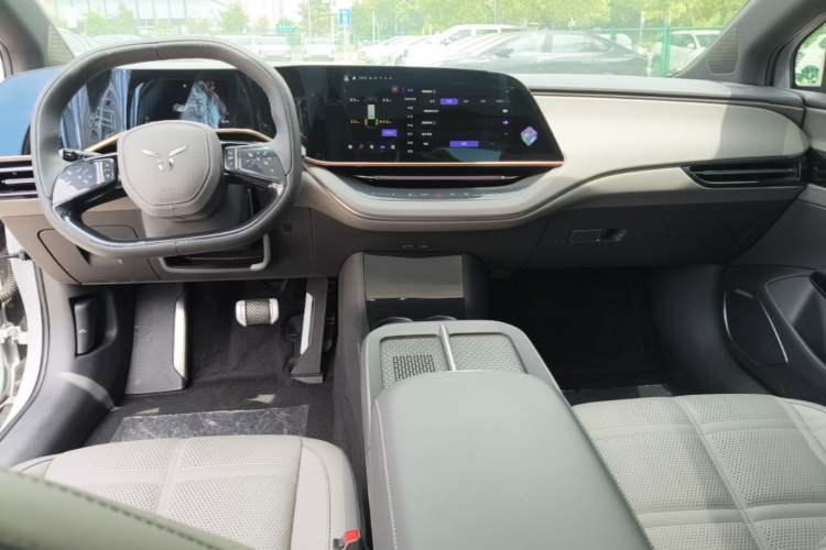 Used Hongqi EH7 2024 760 Pro+ Four-Wheel Drive Version Center Console