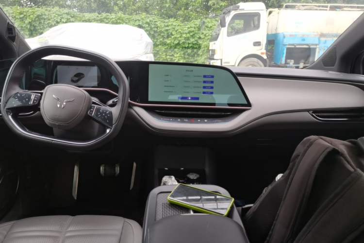 Used Hongqi EH7 2024 760 Pro+ Four-Wheel Drive Version Center Console