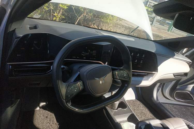 Used Hongqi EH7 2024 690 Pro Center Console