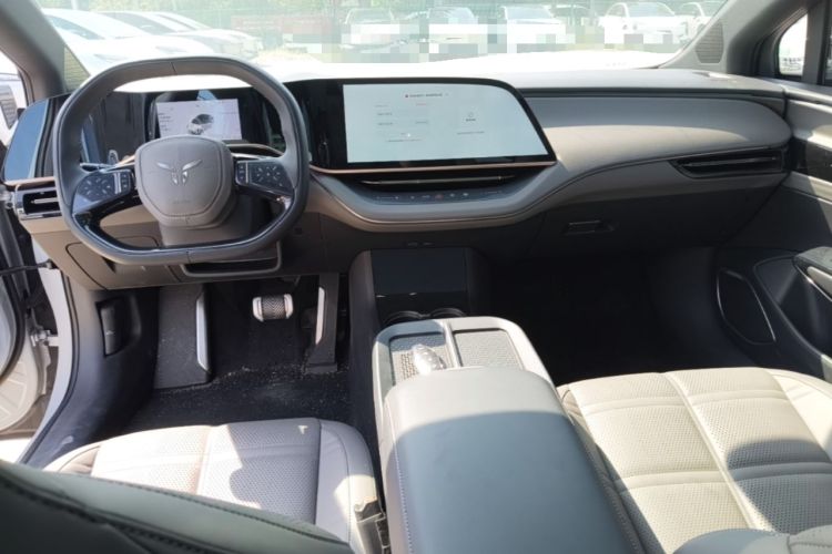 Used Hongqi EH7 2024 760 Pro+ Four-Wheel Drive Version Center Console