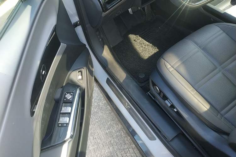 Used Hongqi EH7 2024 690 Pro Driver Seat
