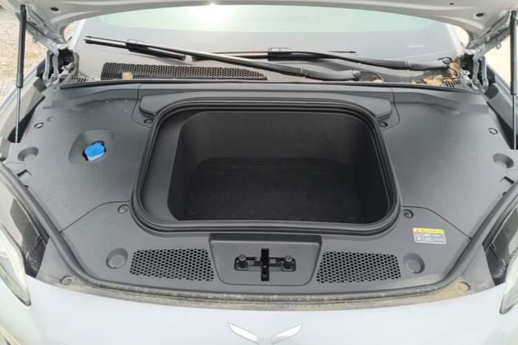 Used Hongqi EH7 2024 760 Pro+ Four-Wheel Drive Version Engine Bay