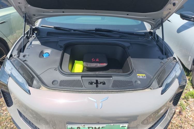 Used Hongqi EH7 2024 760 Pro+ Four-Wheel Drive Version Engine Bay