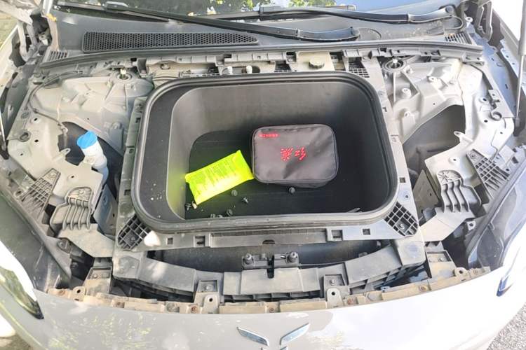 Used Hongqi EH7 2024 760 Pro+ Four-Wheel Drive Version Engine Bay