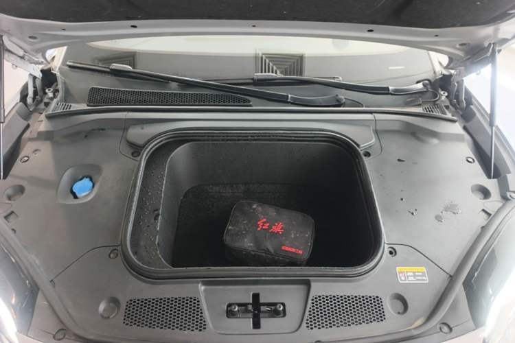 Used Hongqi EH7 2024 760 Pro+ Four-Wheel Drive Version Engine Bay