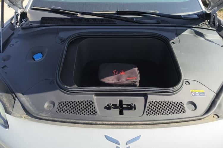 Used Hongqi EH7 2024 760 Pro+ Four-Wheel Drive Version Engine Bay